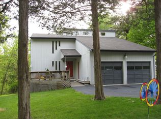 1 Cove Rd, Rhinebeck, NY 12572