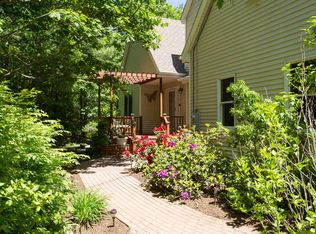 1 Tara Ln, Cape Neddick, ME 03902