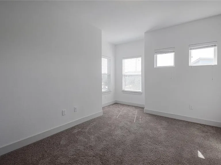 5809 Swayden Ln — Photo 8