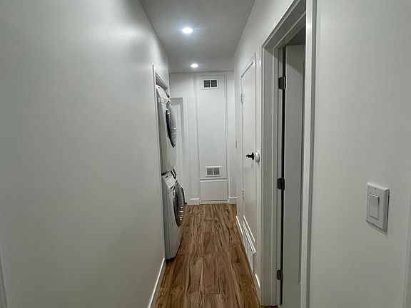 5th image of 7962 Woodlake Ave