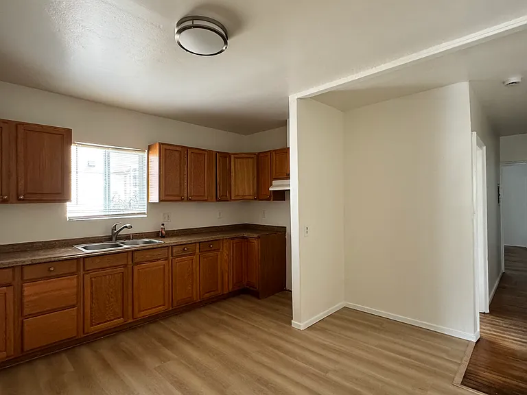 3863-67 Franklin Ave #3865 — Photo 6
