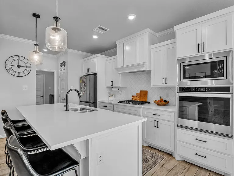 2726 Shirley Dr — Photo 11