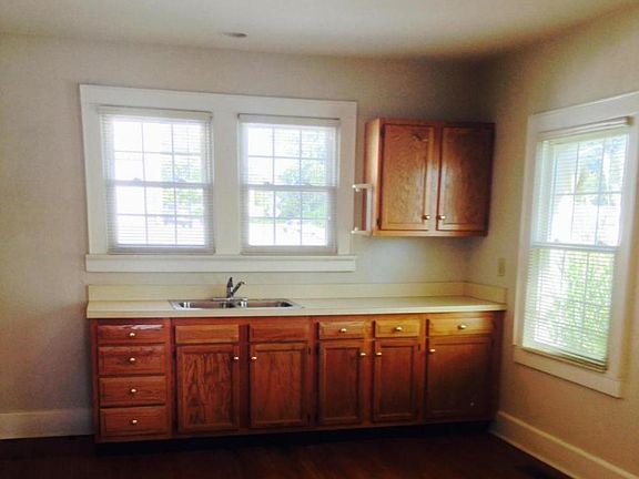 5th image of 505 Dutch Valley Dr