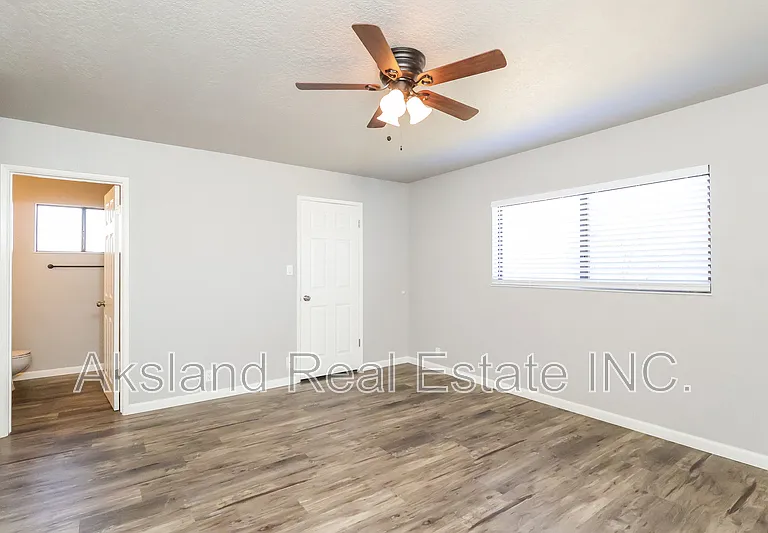 1497 Claremont Dr — Photo 4