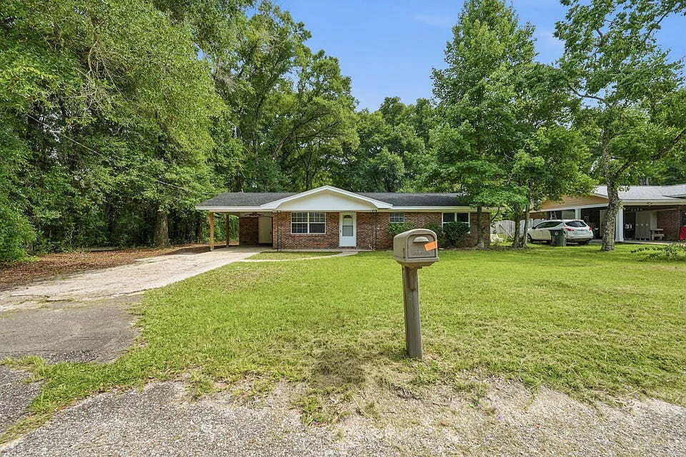 3 bed, 1.5 bath, 1118 sqft, $1,550 — Photo 2