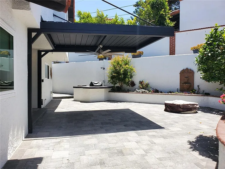 219 W Escalones — Photo 26