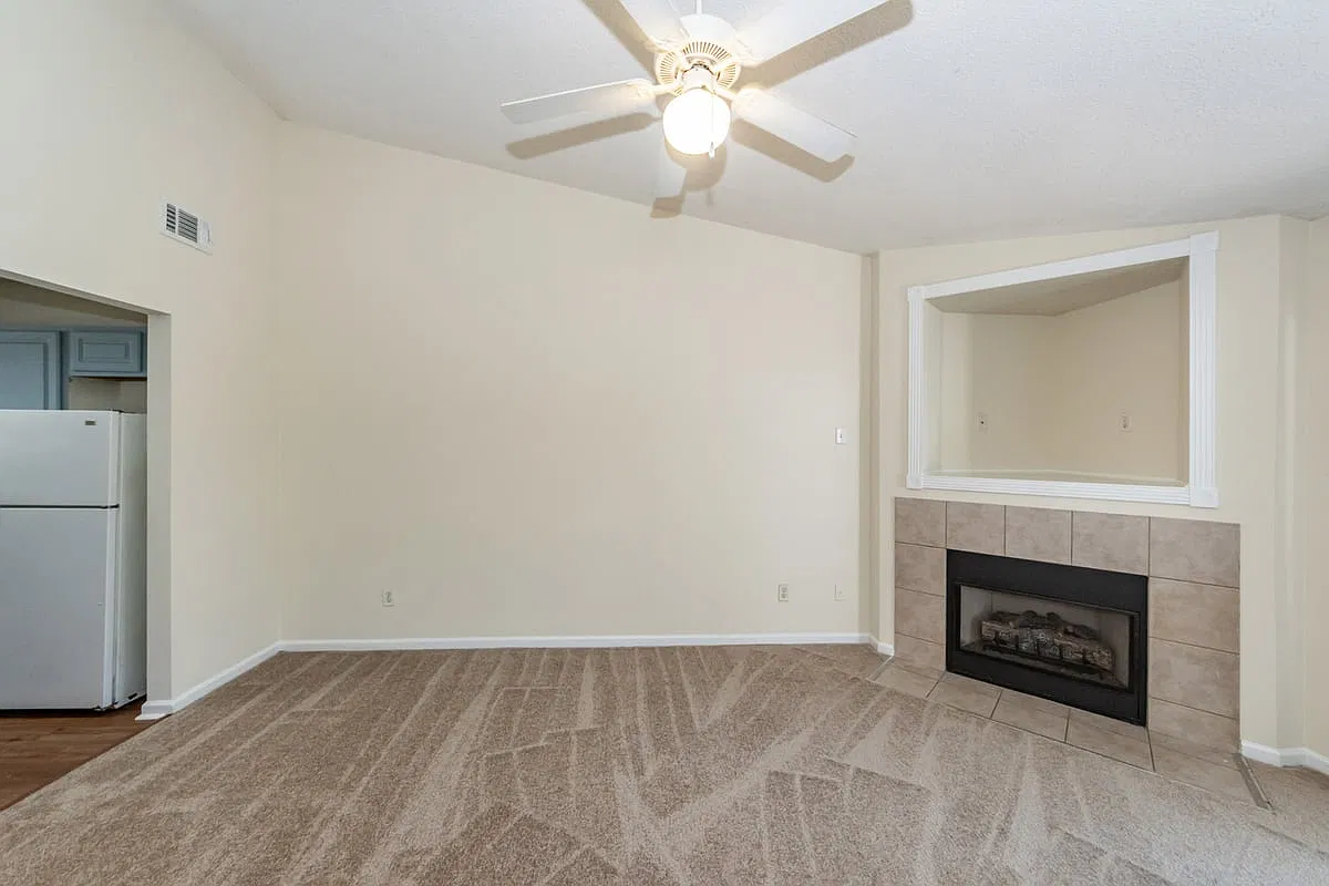 1621 Dexter Lane — Photo 3