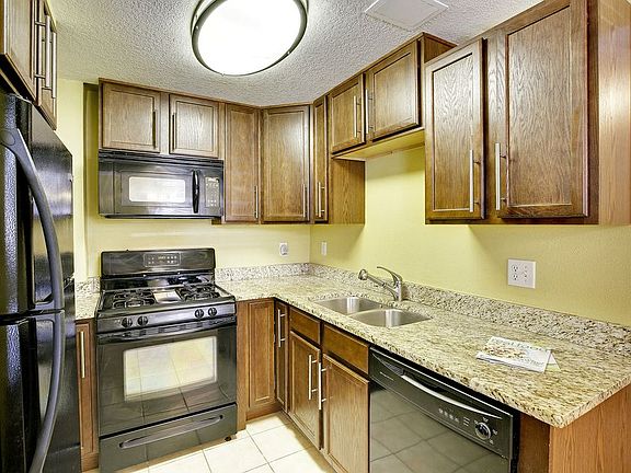 4th image of 2881 Irving Ave S Unit 001
