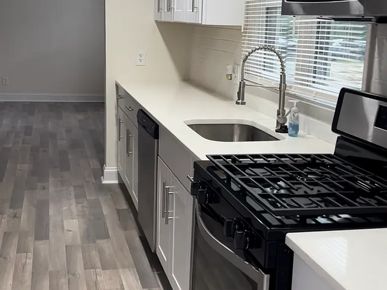 921 Sunset St — Photo 2