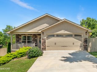 314 Two View Rd, Pigeon Forge, TN 37863