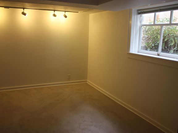 5th image of 7541 11th Ave NE #B