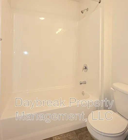 317 16th St S #5 — Photo 11