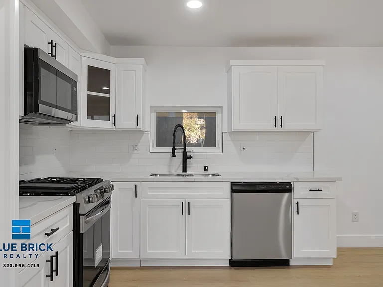 2708 S Cochran Ave #2708 — Photo 4
