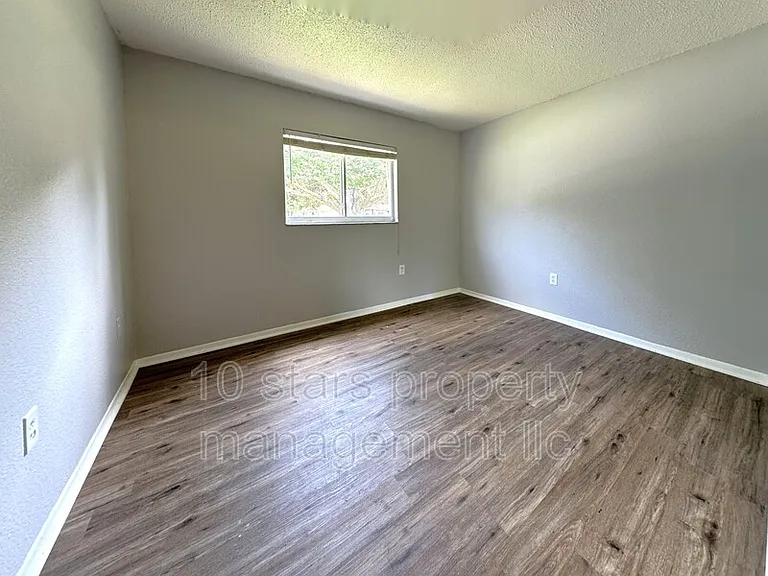 4725 39th Ave N #101 — Photo 11