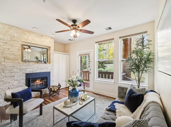 8341 Meadowview Ct APT E11, Park City, UT 84098