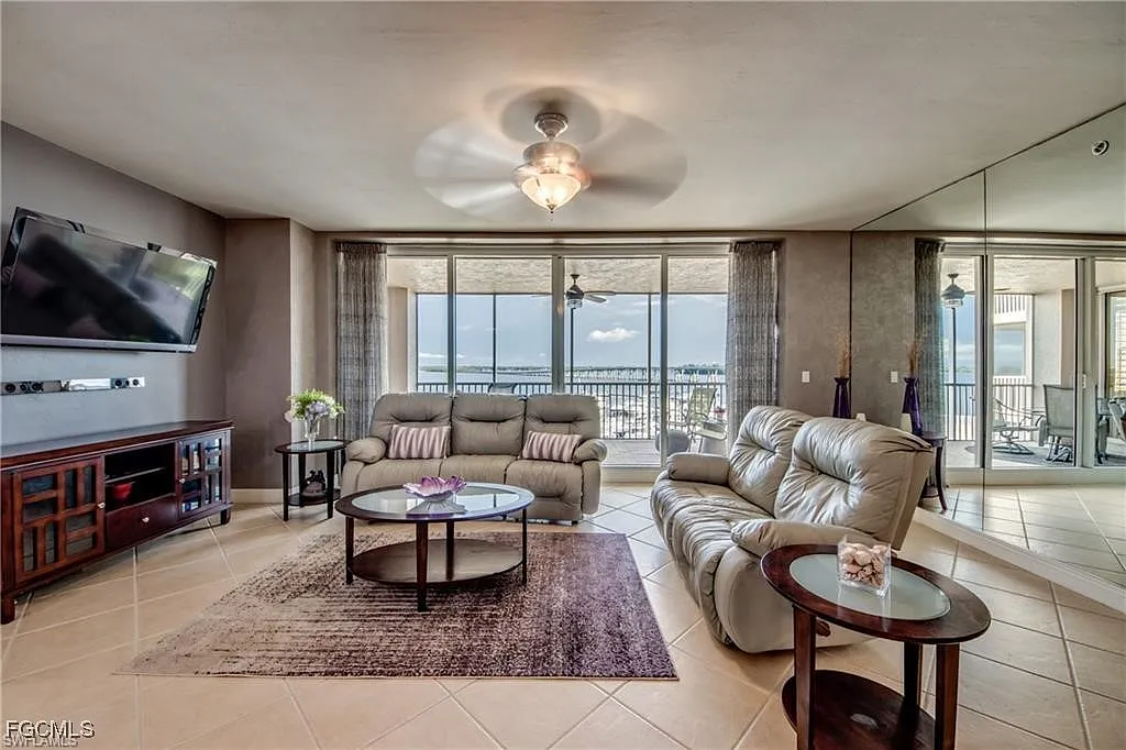 2 bed, 2.0 bath, 1742 sqft, $6,900 — Photo 4