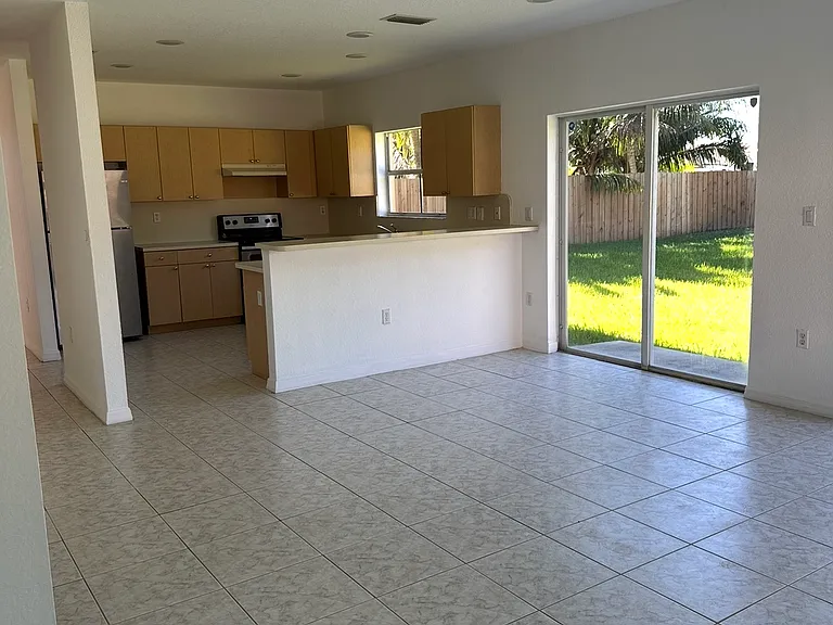 18124 SW 152nd Pl — Photo 12