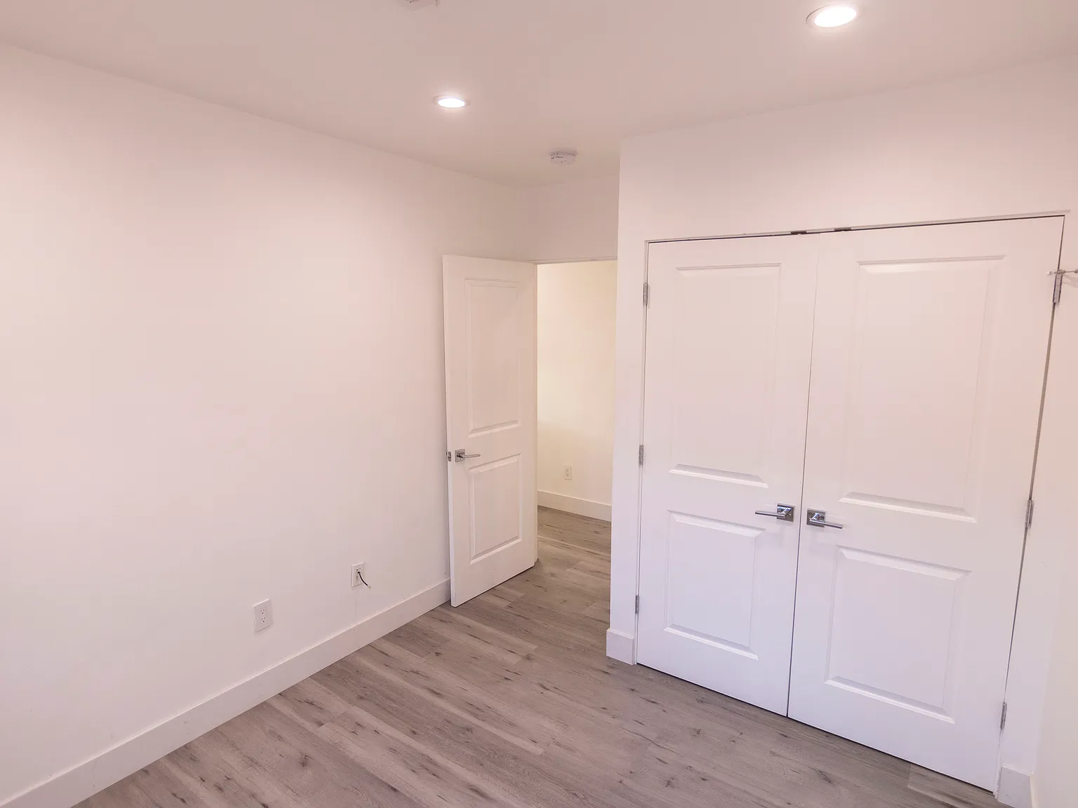 3 bed, 1100 sqft, $4,000 — Photo 2
