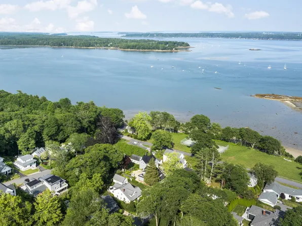 28 Pine Lane, Cumberland, ME 04110