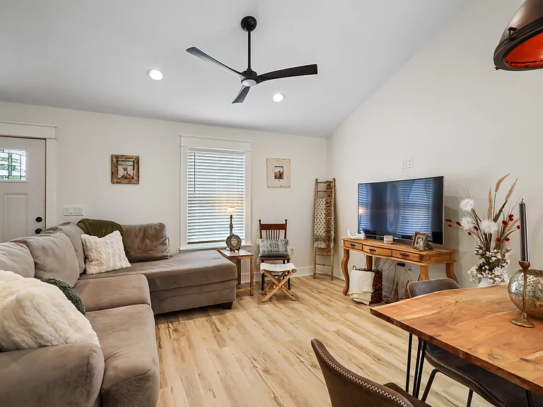 71 E Lafavre Ln — Photo 12