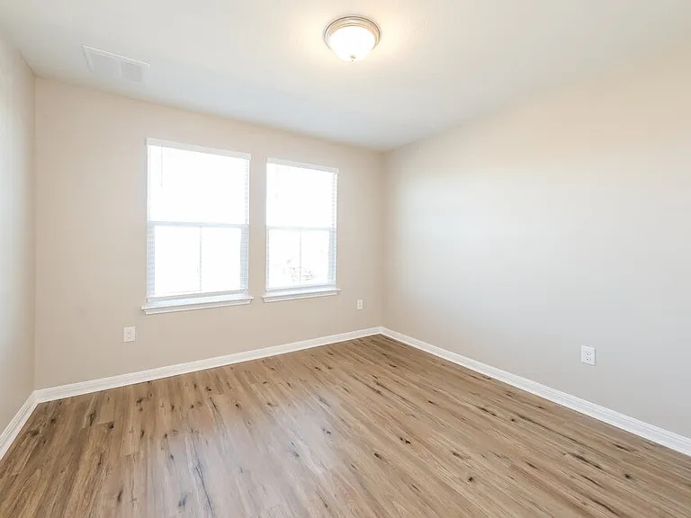 415 N Heatherwilde Blvd — Photo 16