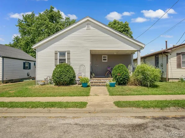 207 Flower St, Waterloo, IL 62298