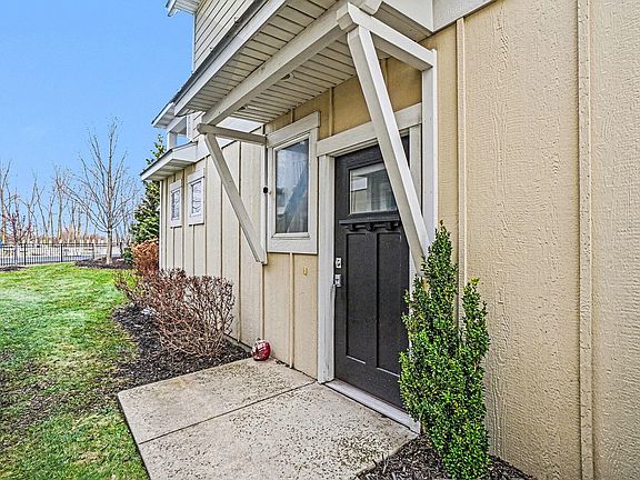 4th image of 920 W Savidge St #6