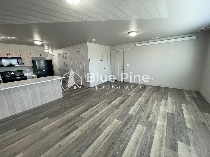 3 bed, 2.0 bath, 1173 sqft, $1,400 — Photo 3