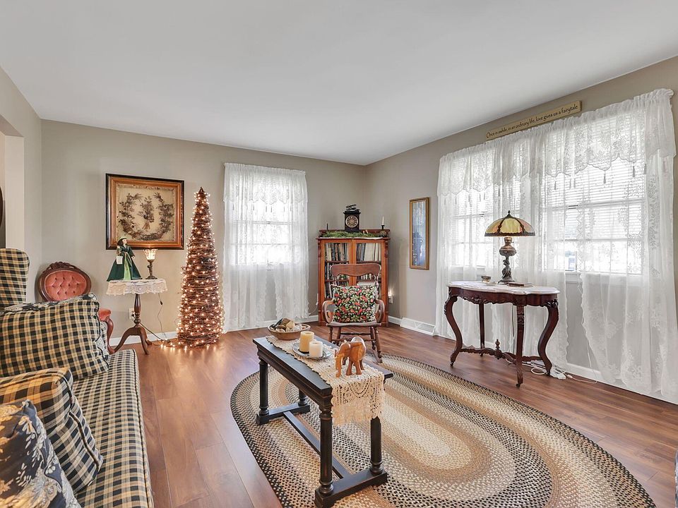 1st image of 835 Madison Ave