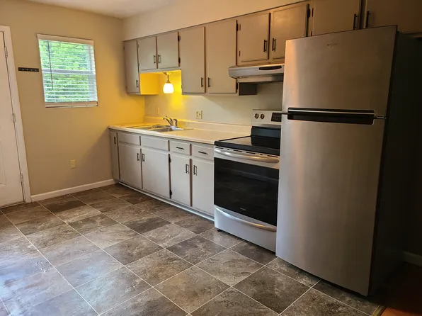103 Parrish St #B, Martin, TN 38237
