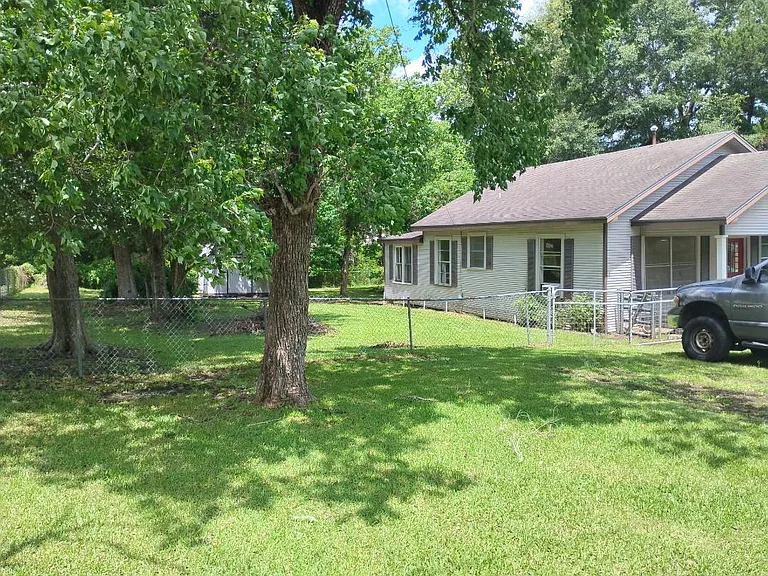 207 N Elizabeth Ave — Photo 2