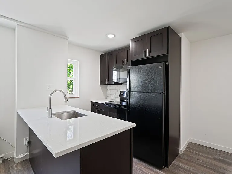 Hillside Apartments — Photo 9