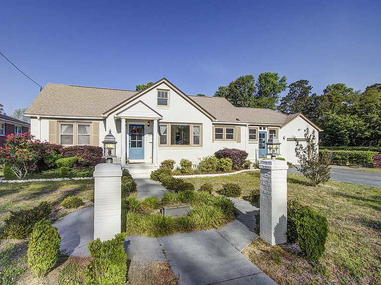 4881 Victoria Ave — Photo 4