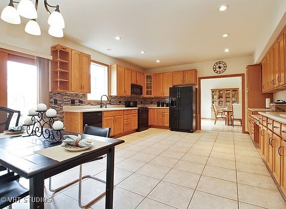 3rd image of 28 Brittany Dr
