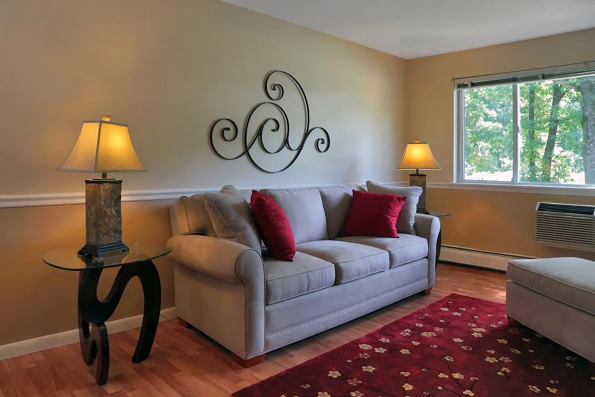 Bradley Court — Photo 3