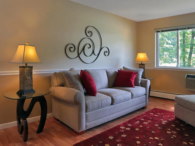 Bradley Court — Photo 3