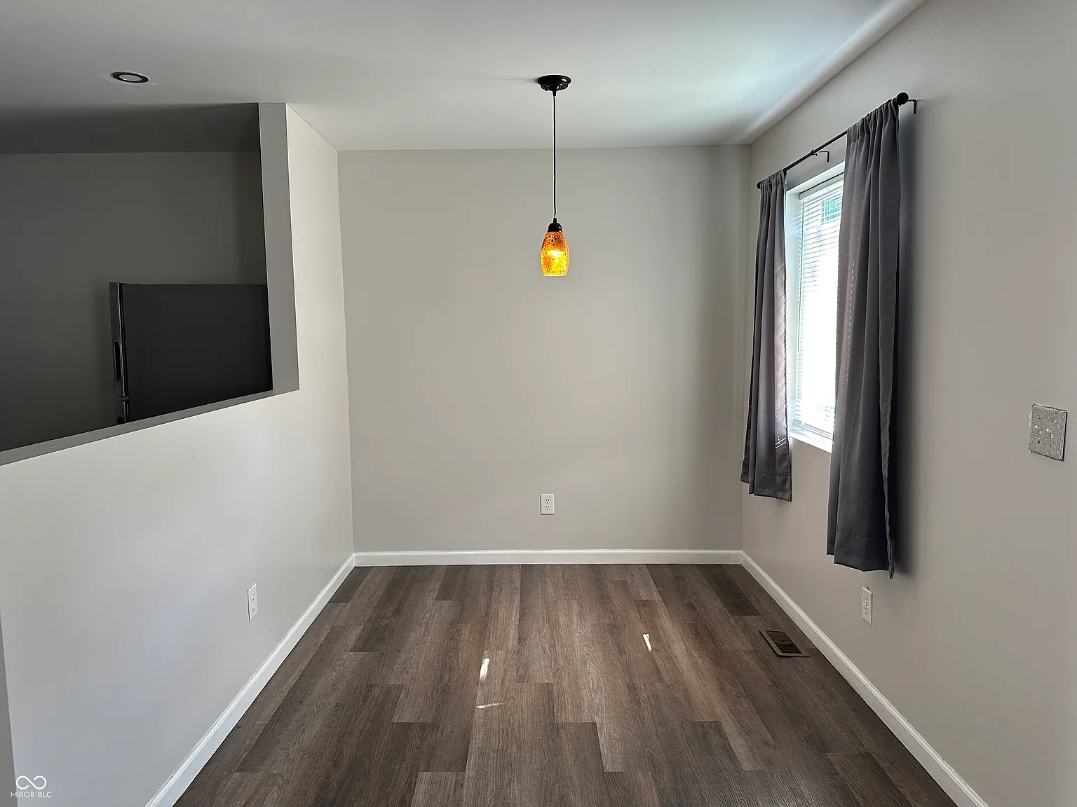 3 bed, 2.0 bath, 912 sqft, $1,299 — Photo 2