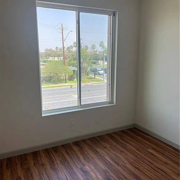 204 Canary Ave — Photo 6