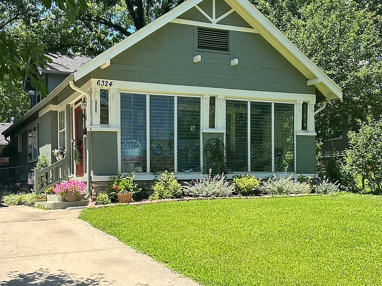 6324 Oak St — Photo 1