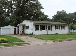 414 W 5th Ave N, Estherville, IA 51334