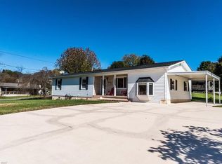 192 James St, Clyde, NC 28721