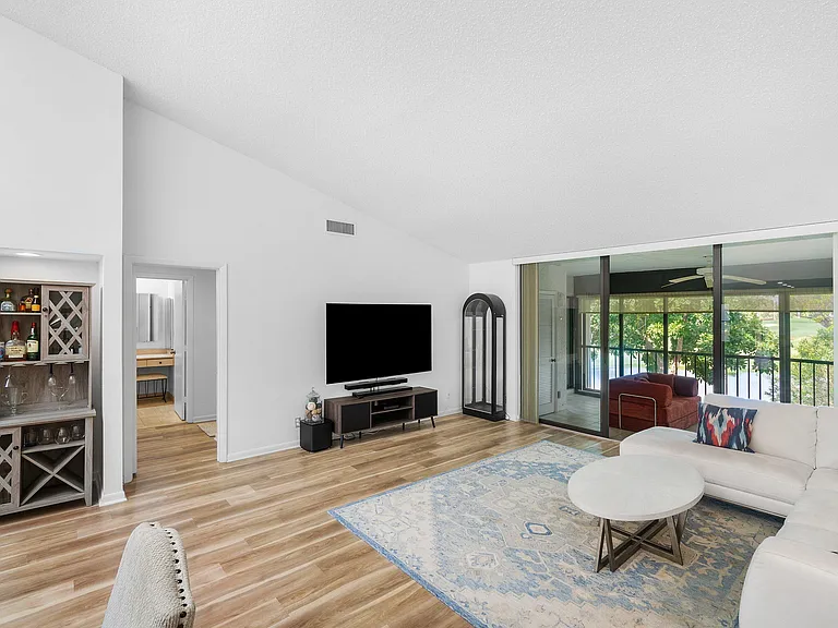 61 Eastgate Dr #D — Photo 5