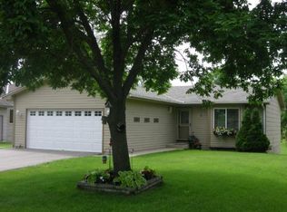 2306 Schoolmaster Dr, Chaska, MN 55318