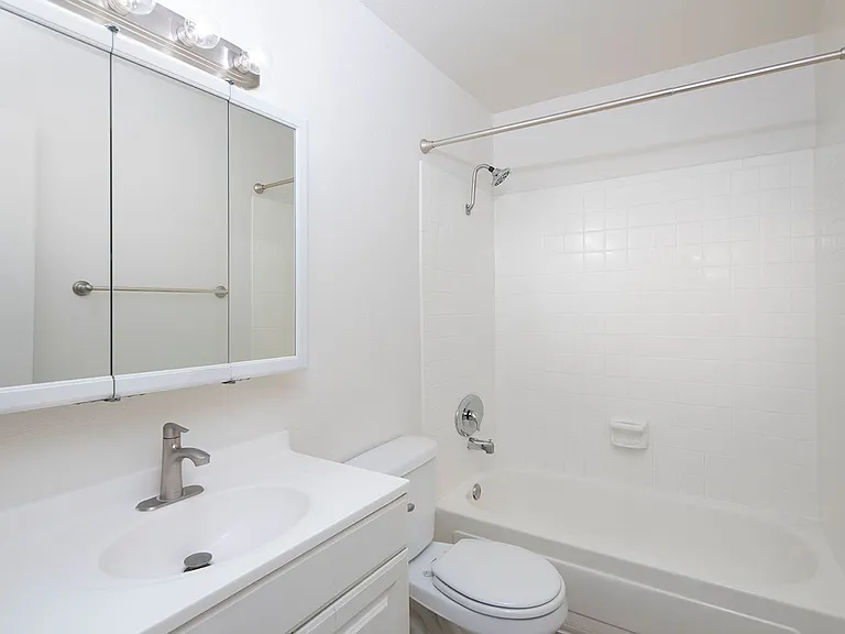 Park Ave Apartments — Photo 11