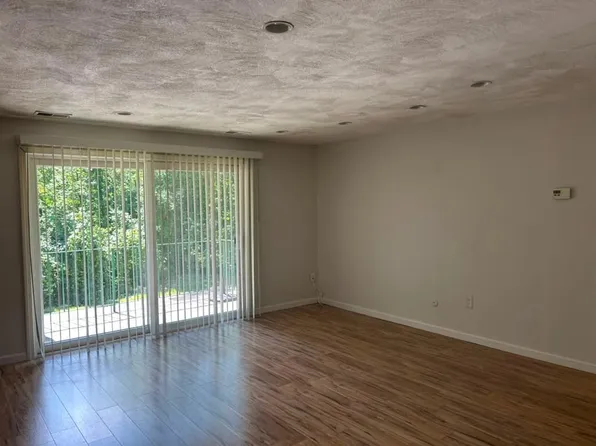109 Oak Ln APT 6, Brockton, MA 02301