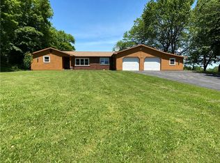 8549 North Rd, Le Roy, NY 14482