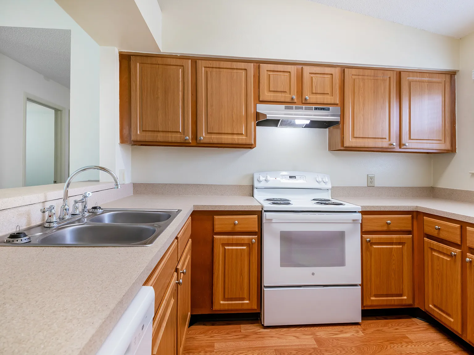 Fisherman's Landing Apartments — Photo 2