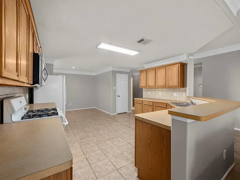 8014 Blackcherry Ln — Photo 6