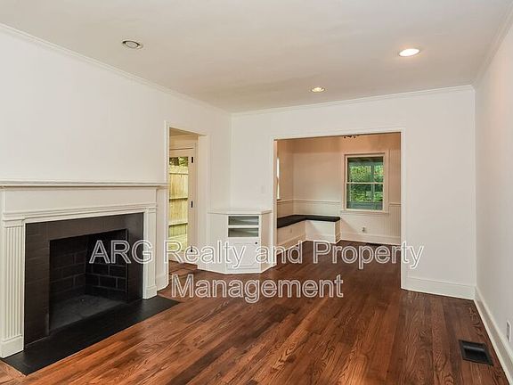 2nd image of 1005 Northrope Dr NE