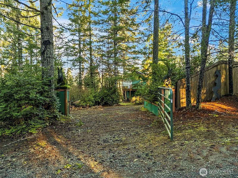 3rd image of 1121 E Timber Tides Drive